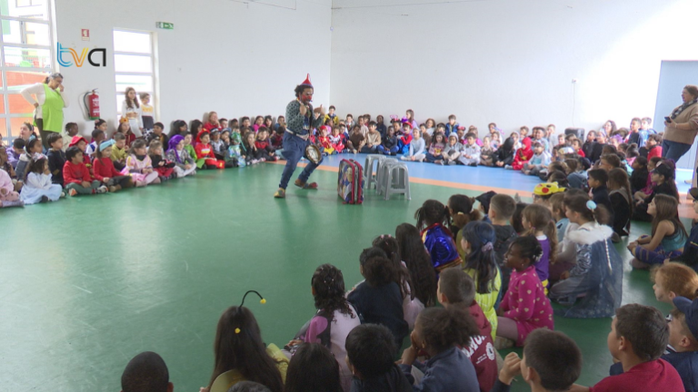 Escolas da Falagueira-Venda Nova Celebram Carnaval com Muita Animação