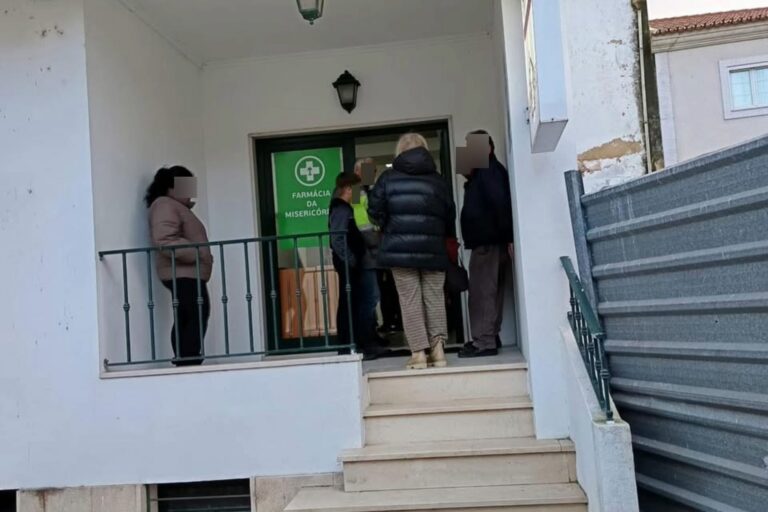 Farmácia resiste às cheias em Alcácer do Sal com atendimento 24 horas