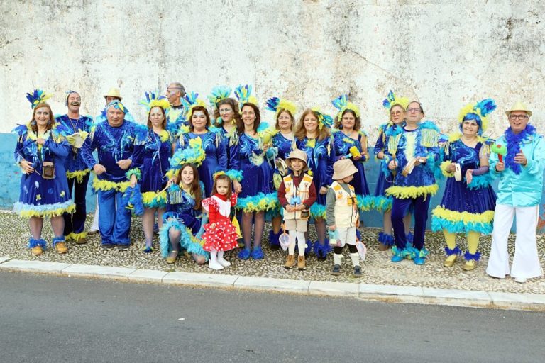 Vila Viçosa: Corso carnavalesco reúne centenas de foliões