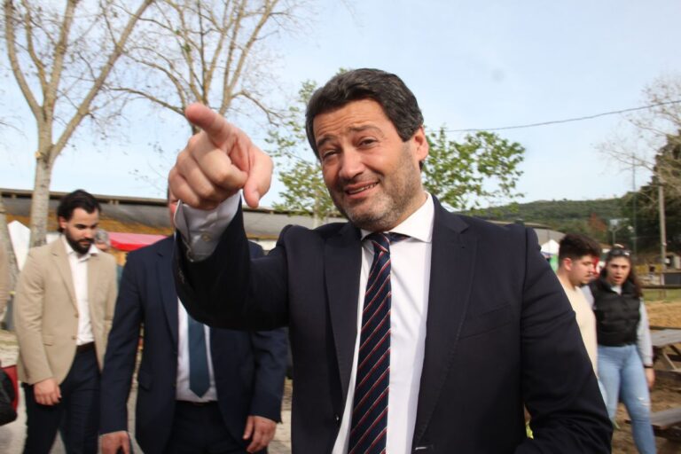 Chega propõe cinco anos de residência para imigrantes acederem a apoios sociais