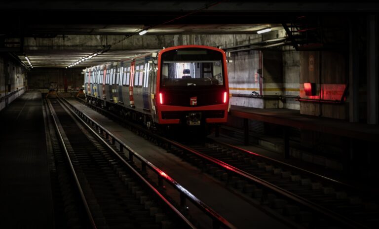 Linha Verde do Metro interrompida entre o Rossio e o Cais do Sodré